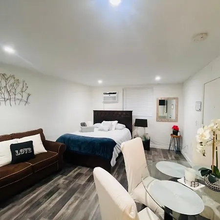 Lovely Sherman Oaks Studio